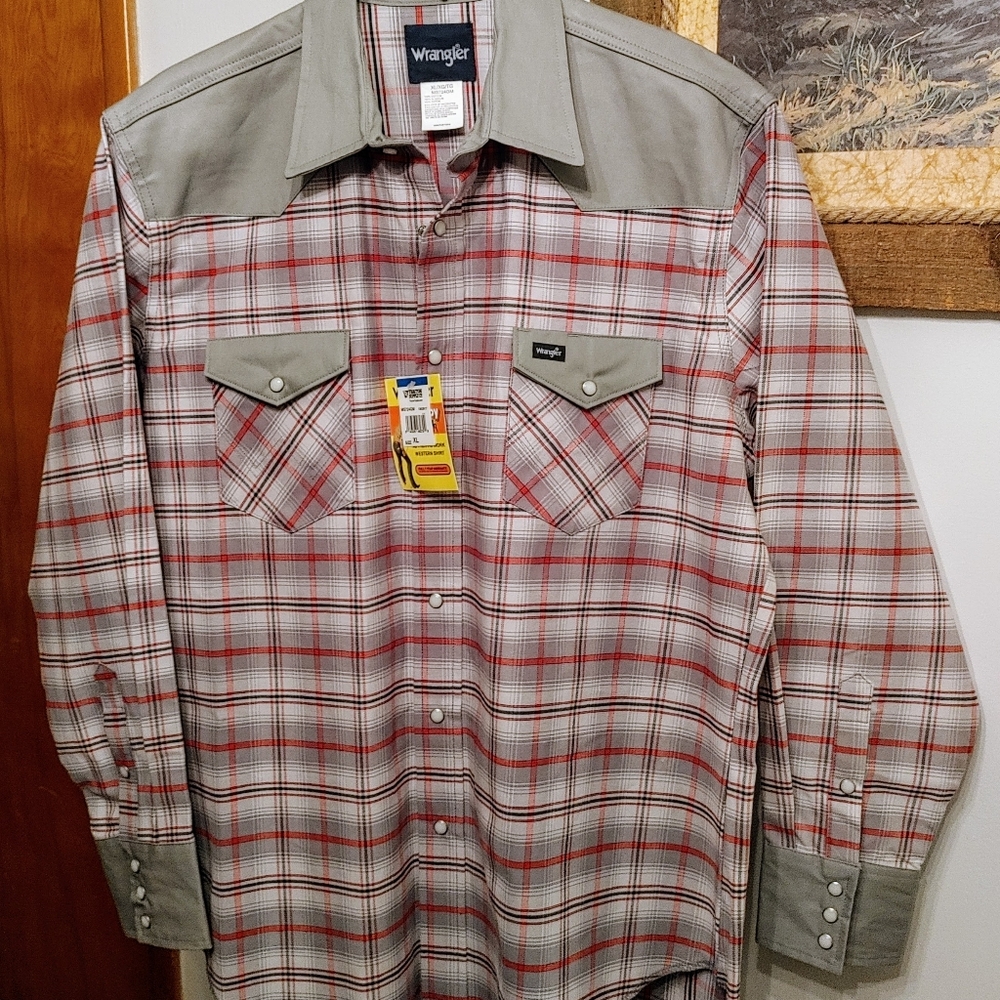 NWT Wrangler XL Vintage shirt. Pearl buttons. Pairing suggestion, NWT Wranglers.